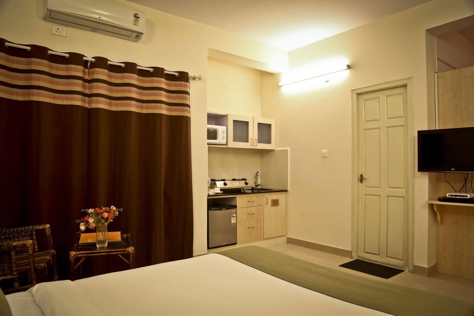 Maple Suites, Serviced Apartments Бангалор Экстерьер фото