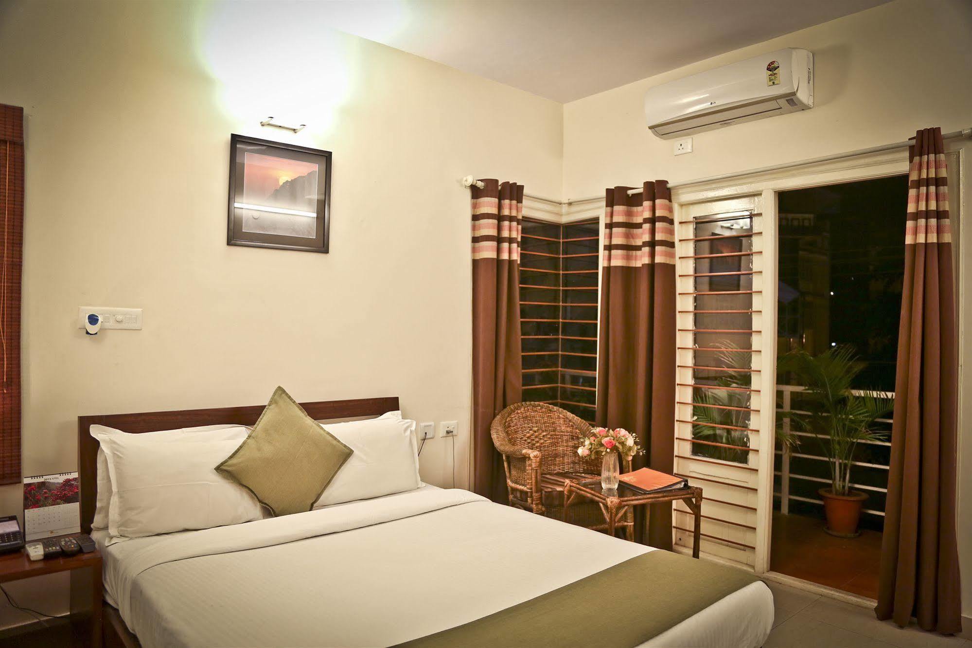 Maple Suites, Serviced Apartments Бангалор Экстерьер фото